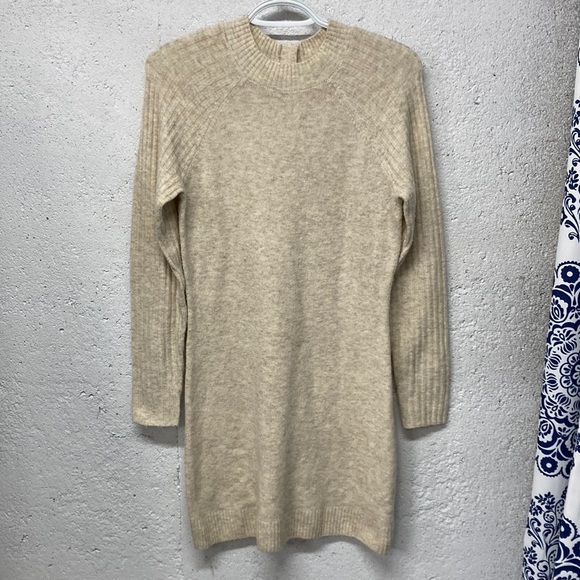 Abercrombie Ribbed Button Back Sweater Dress Cream Size Small - Picture 2 of 7